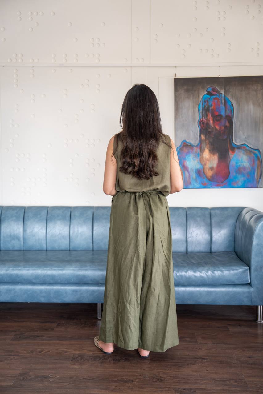 Green linen blouse and pants set. C: 235 green