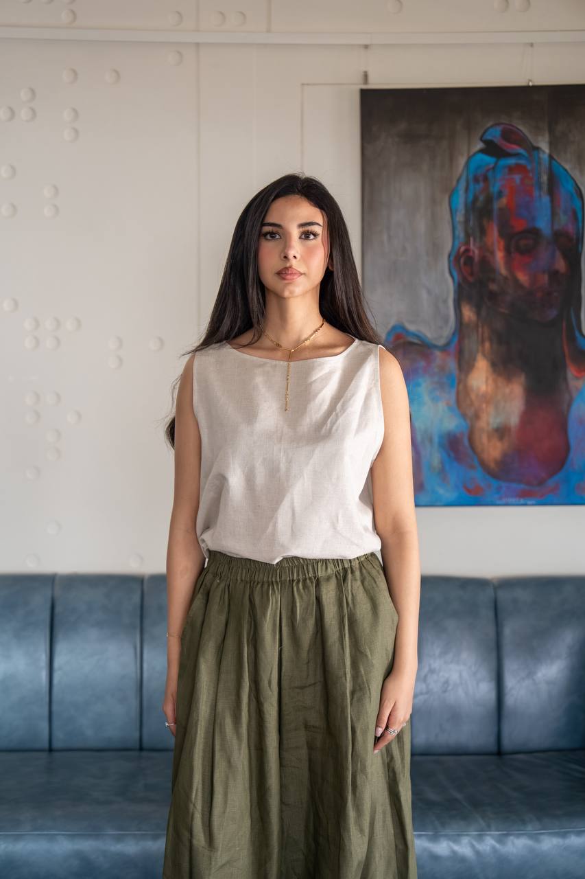 Beige blouse and green pants set in linen fabric. C: 235bige. green