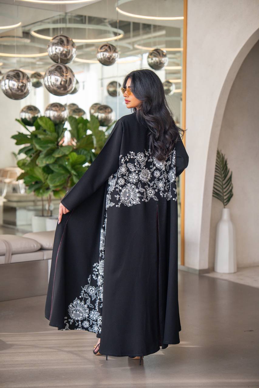Free size abaya made of Cuban crepe fabric, in black with embroidery C:6630 WHITE (Free size)