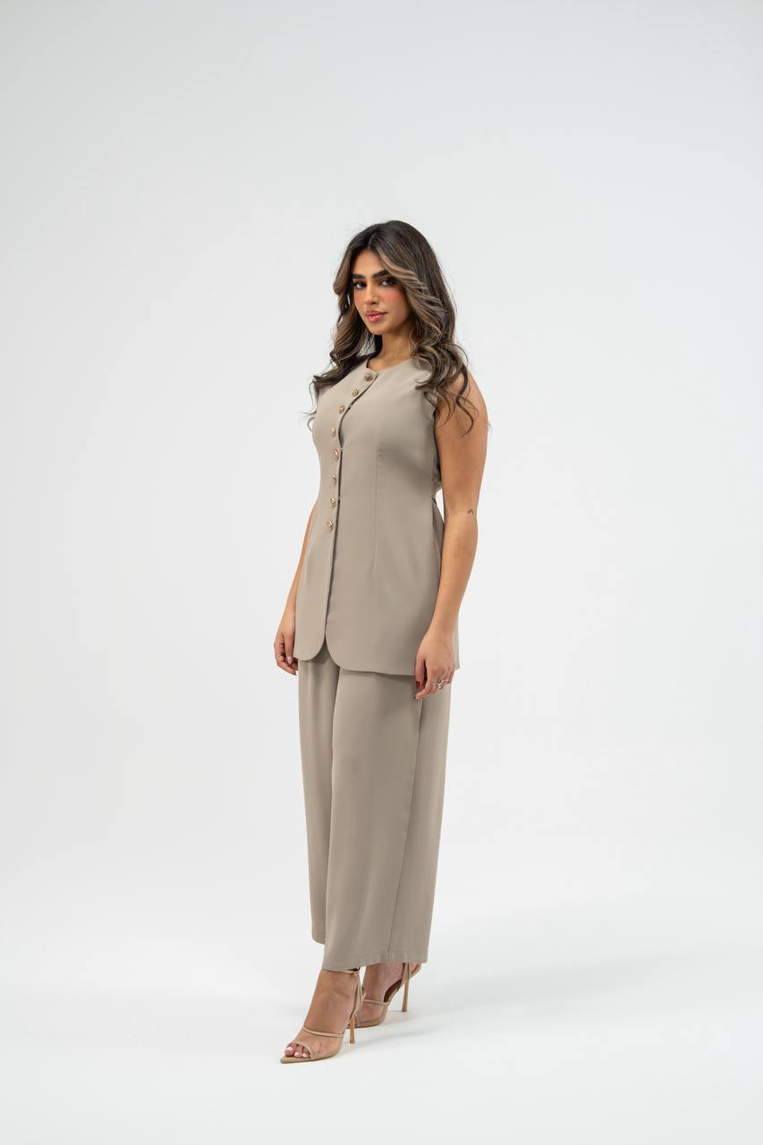 Vest and trousers set, crepe in beige. C: 234