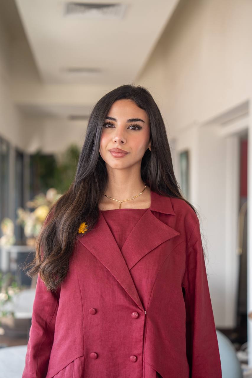 عباية بخام اللينن باللون الاحمر . C: 6776 red