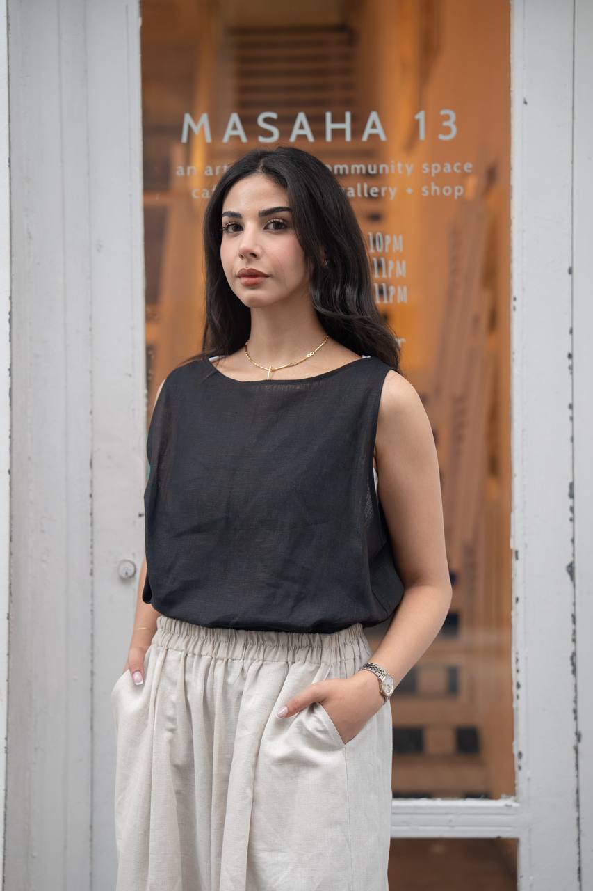 Linen set consisting of a blouse and trousers. C:235