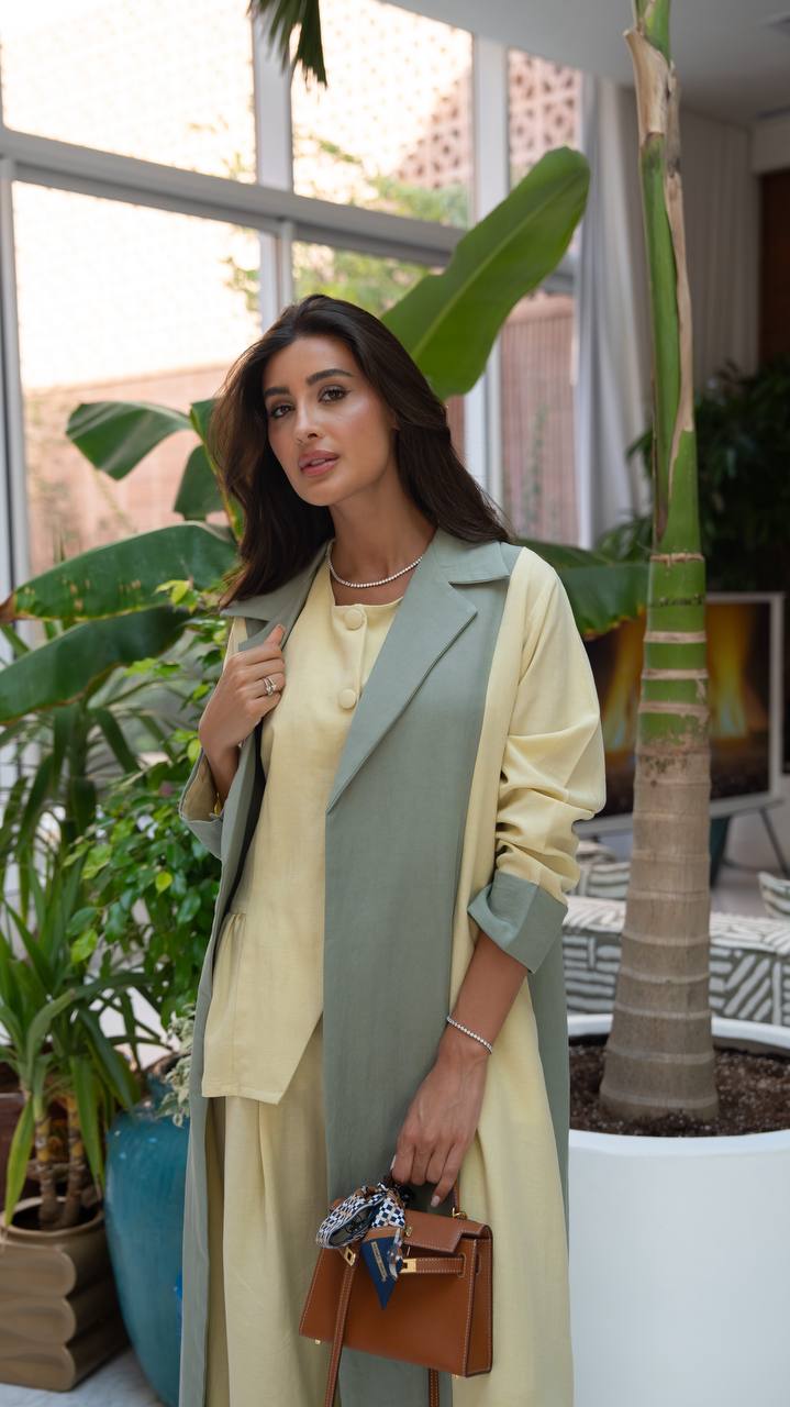 Linen abaya in yellow and pistachio green with hand-stitched details.C:6798