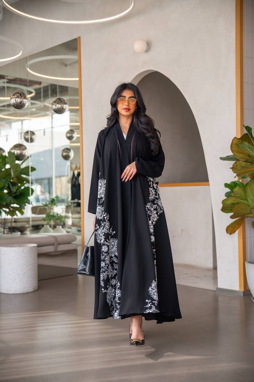 Free size abaya made of Cuban crepe fabric, in black with embroidery C:6630 WHITE (Free size)