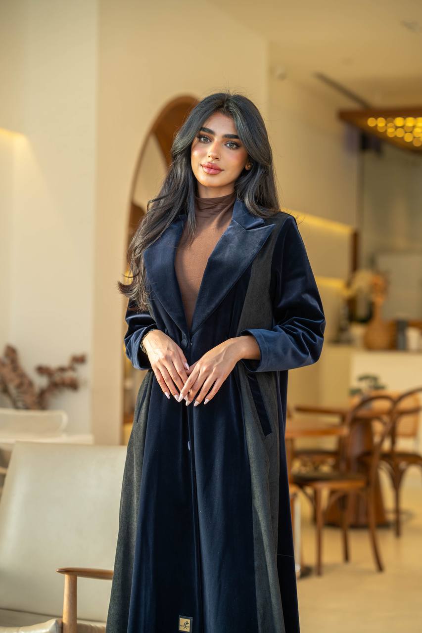 عباية مخملية بليزر كريب كحلي وأسود مخمل مضلع C:6582 كحلي
