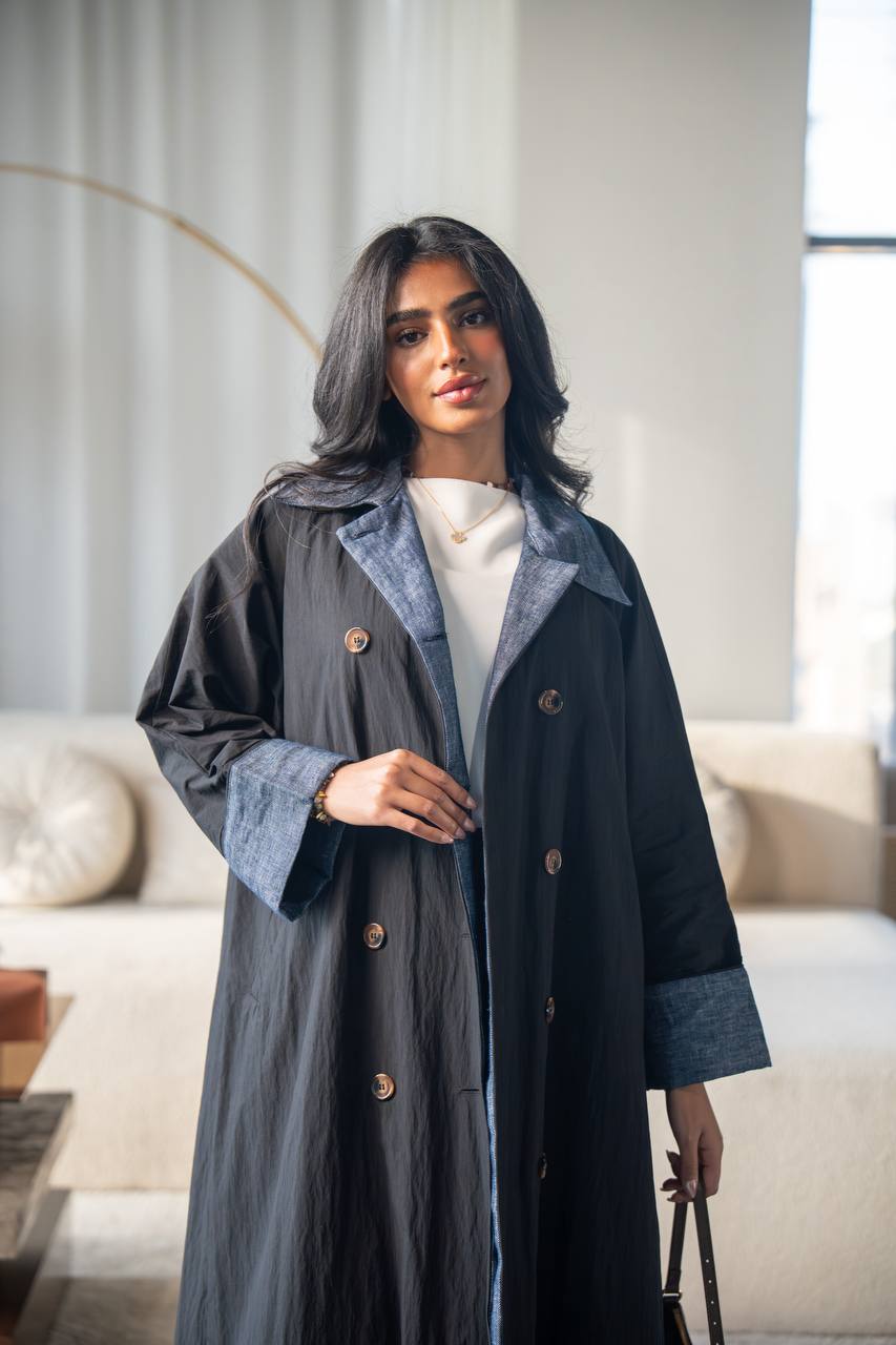 Black free size trench coat with jeans details. C:6656