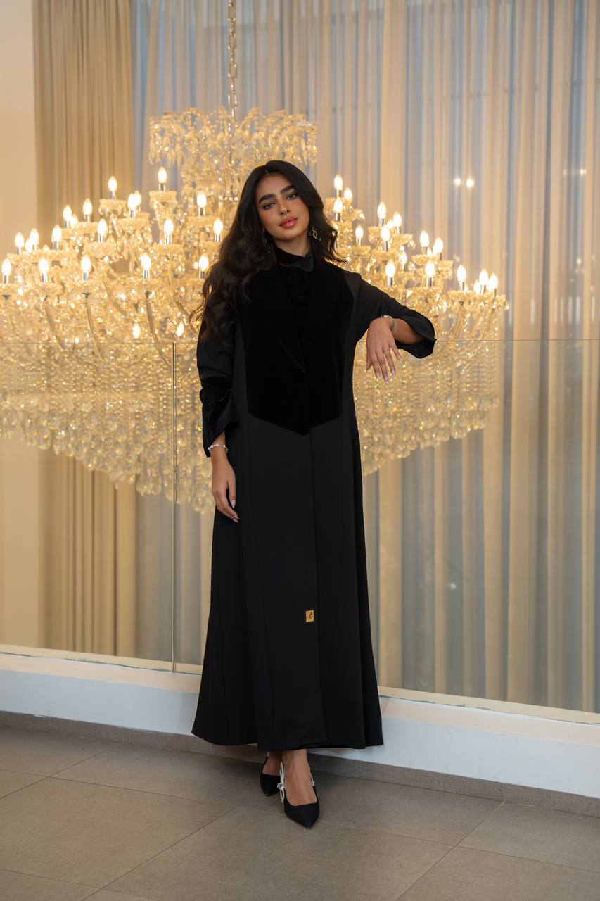 Crepe abaya with velvet, in black.C:6705