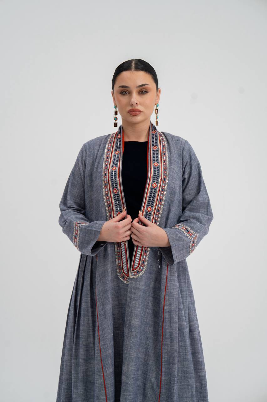 Linen abaya in gray with embroidery. C:6750
