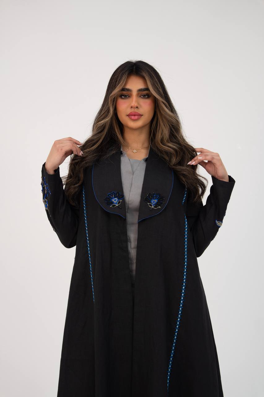 ترنش كوت لينن باللون الاسود مع تطريز و شك يدوي . C:6768