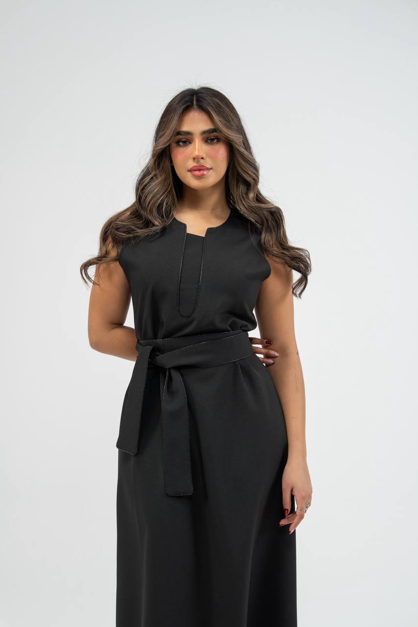 Black crepe dress. C: 227 black crepe