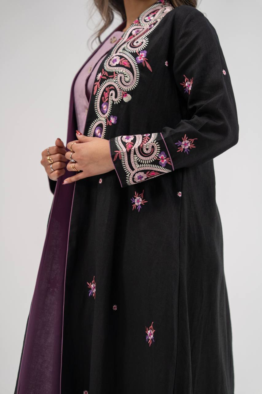 Linen abaya in black with embroidery. C:6772 Black