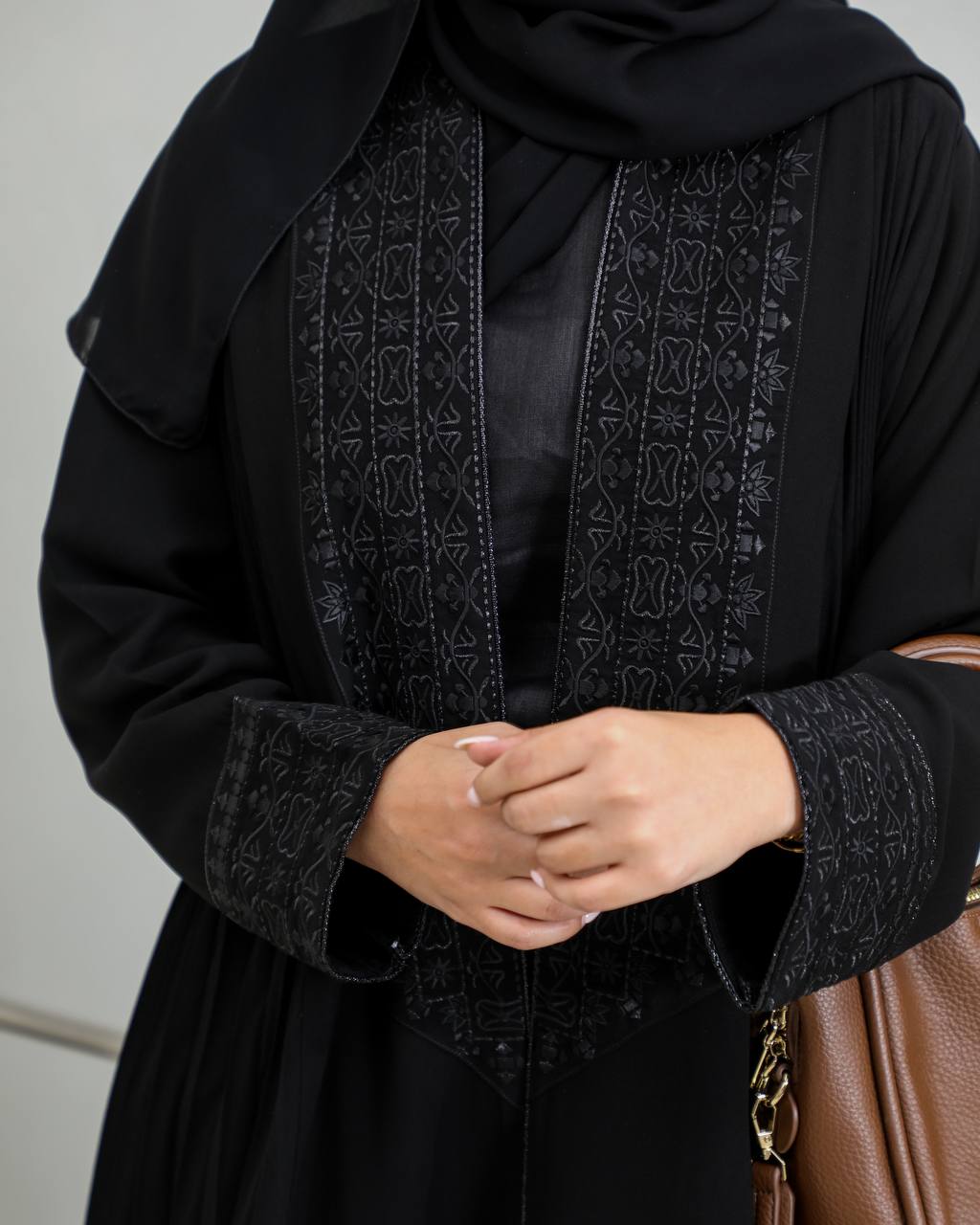 Black abaya, made of luxurious crepe fabric with embroidery C:6659