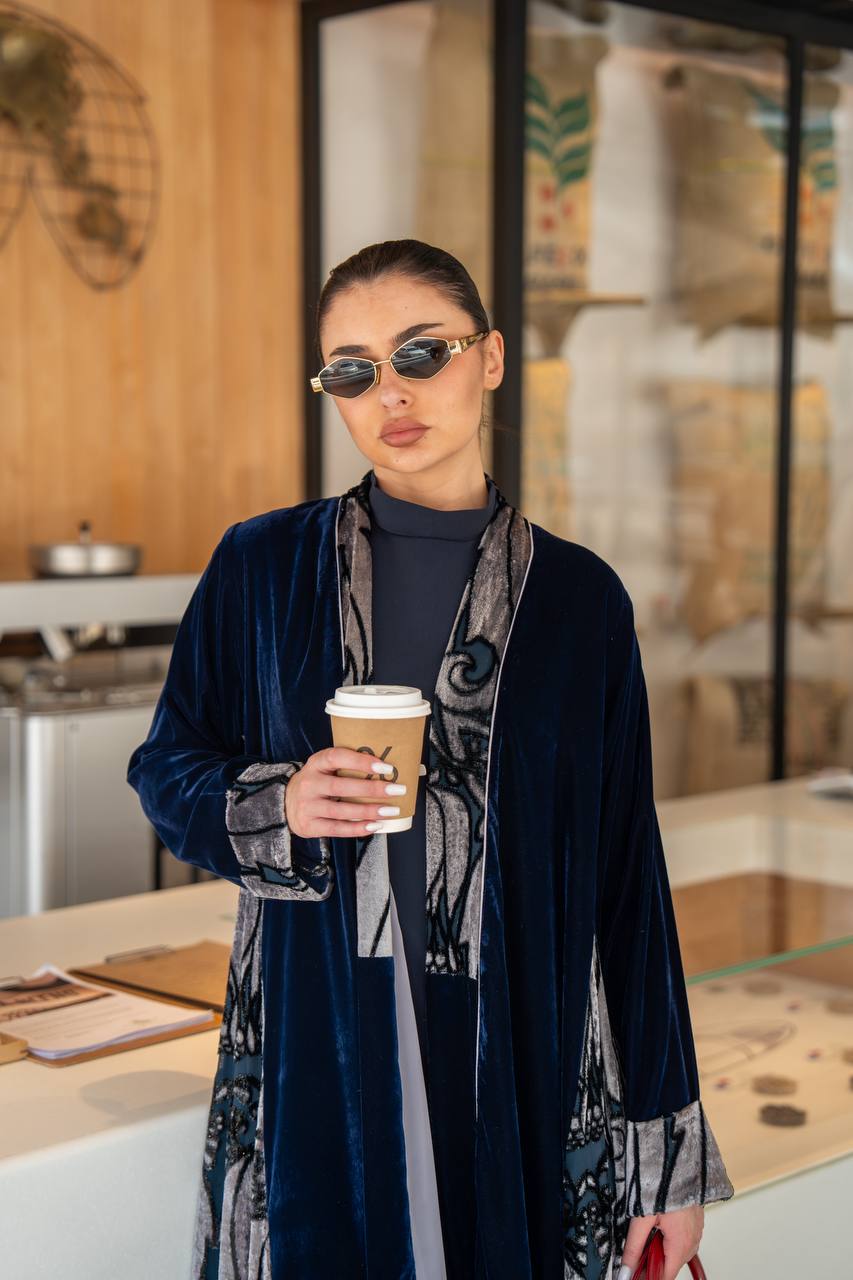 Plain velvet abaya with patterned velvet, in navy blue. C:6697 Blue