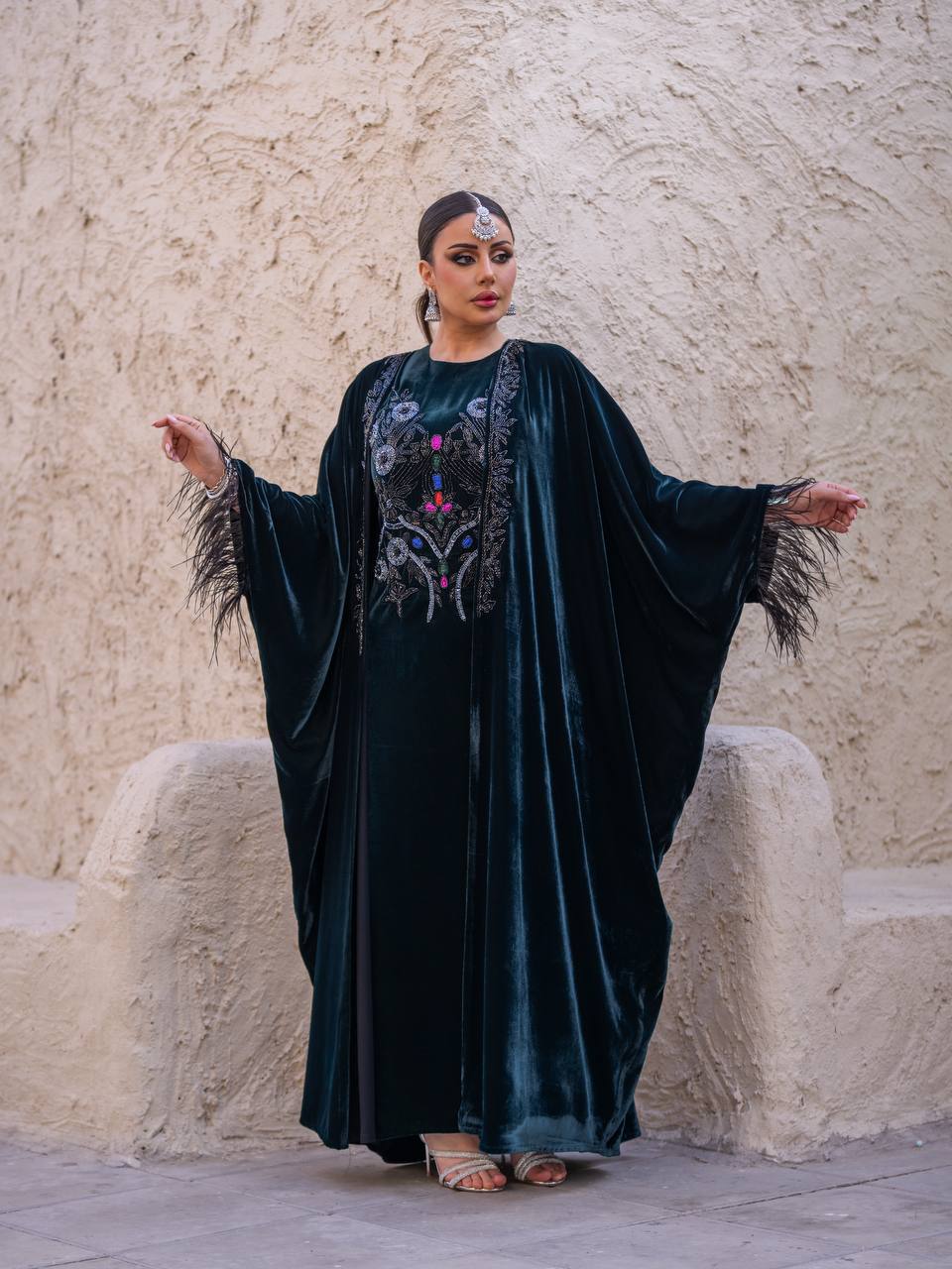 طقم بشت و فستان مخمل باللون الزيتي مع شك يدوي . C:6716