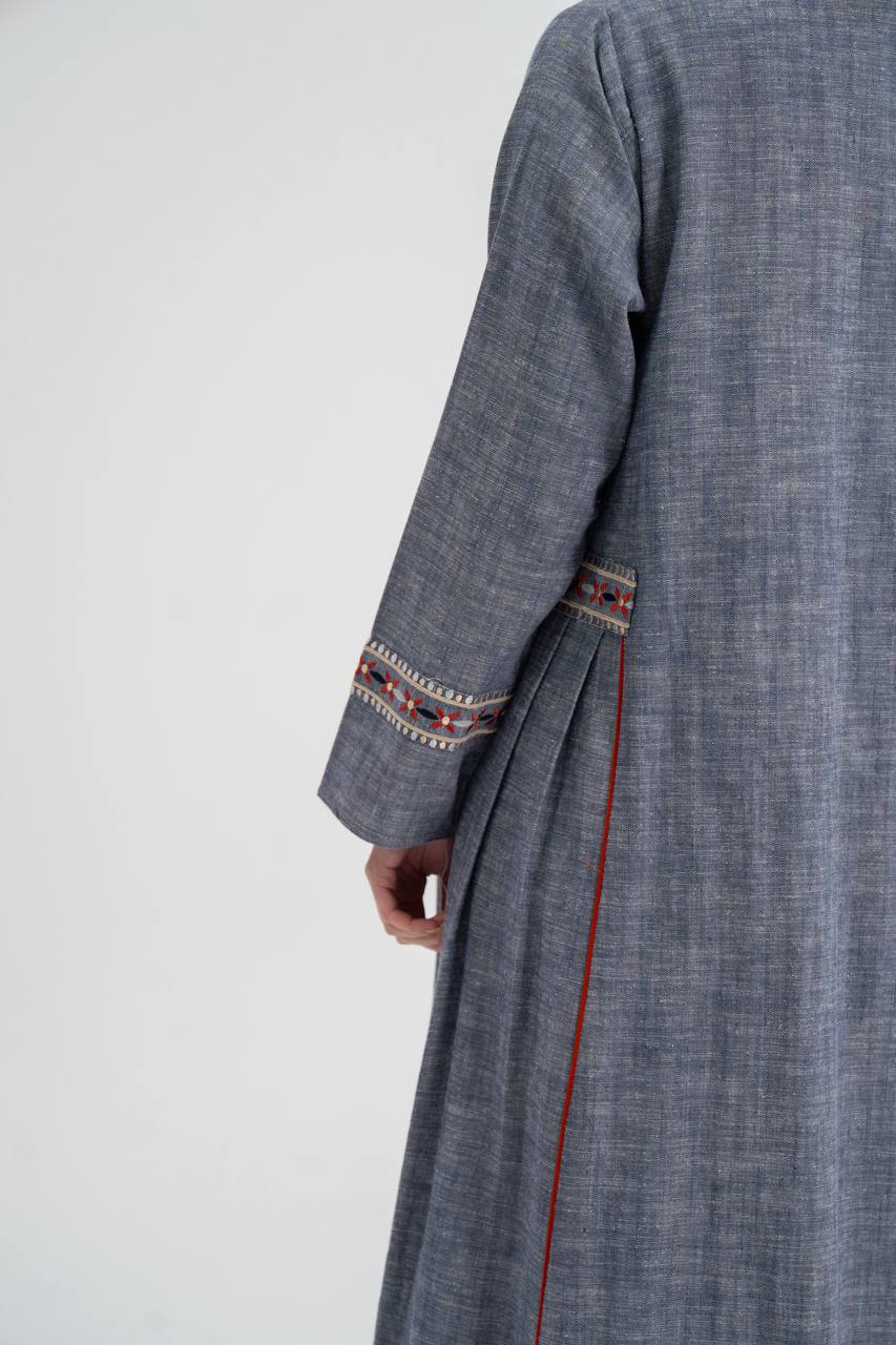 Linen abaya in gray with embroidery. C:6750