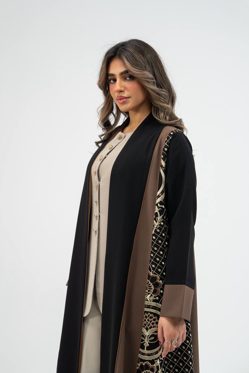 عباية كريب باللون الاسود مع تطريز. C:6725 black crepe