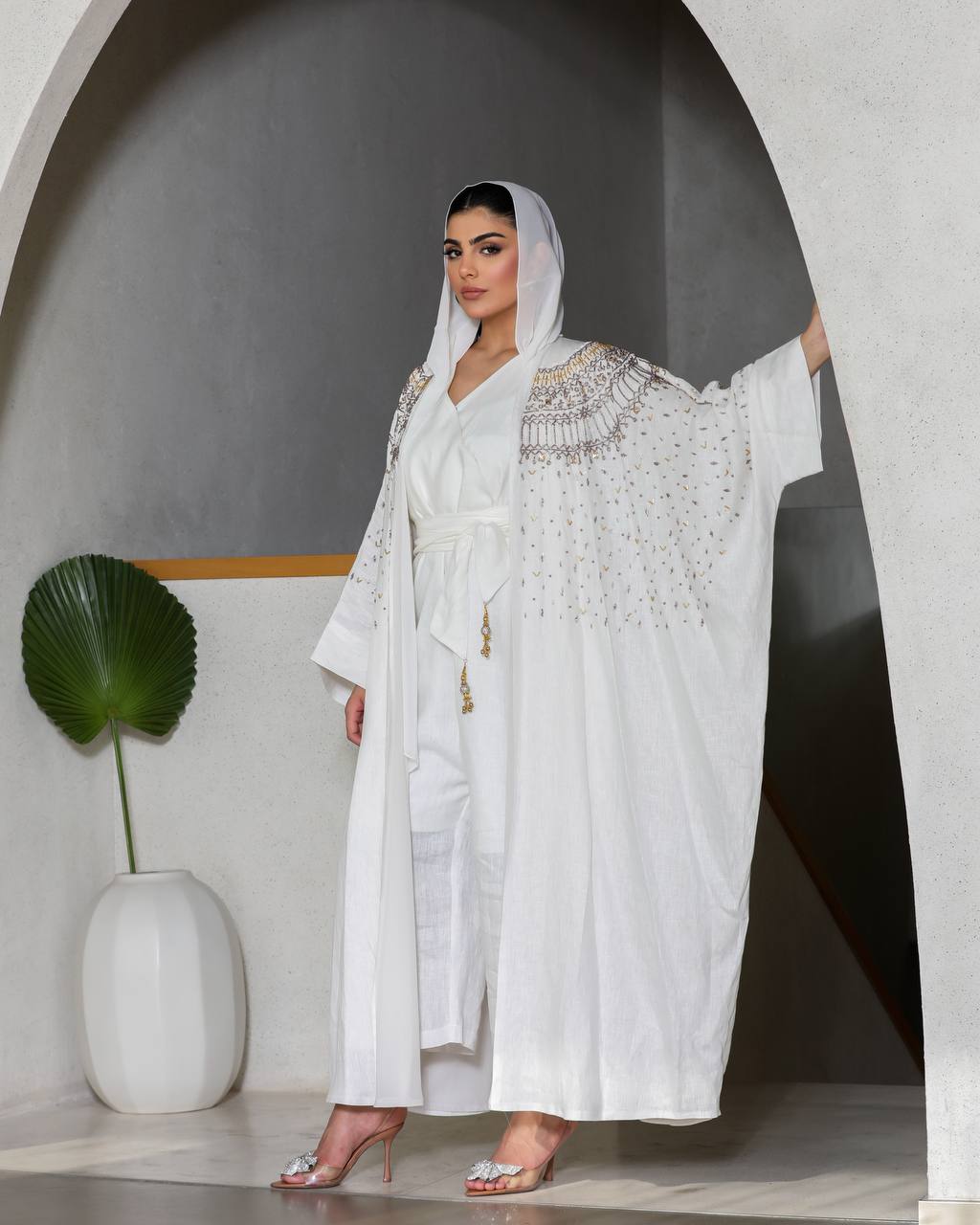 عباية بشت بخام كريب ابيض مع شك يدوي C:6361 White