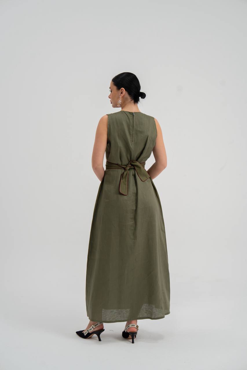 Linen dress in olive green. C:227
