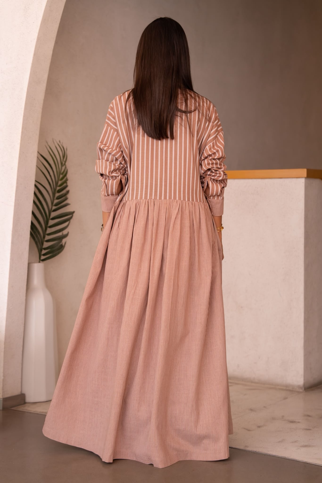 Linen abaya in flesh color.C:6821