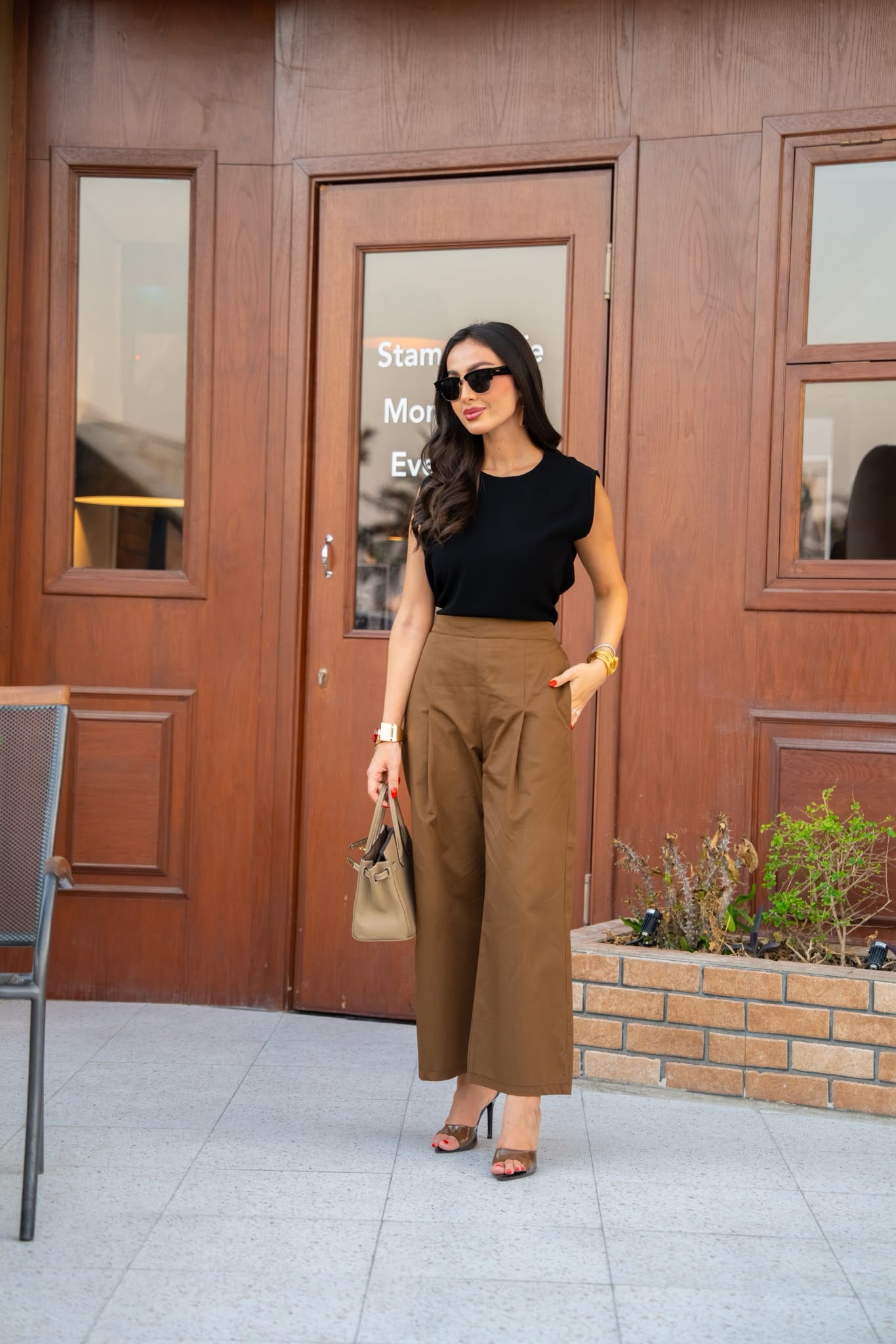 A blouse and crepe pants set.C:250