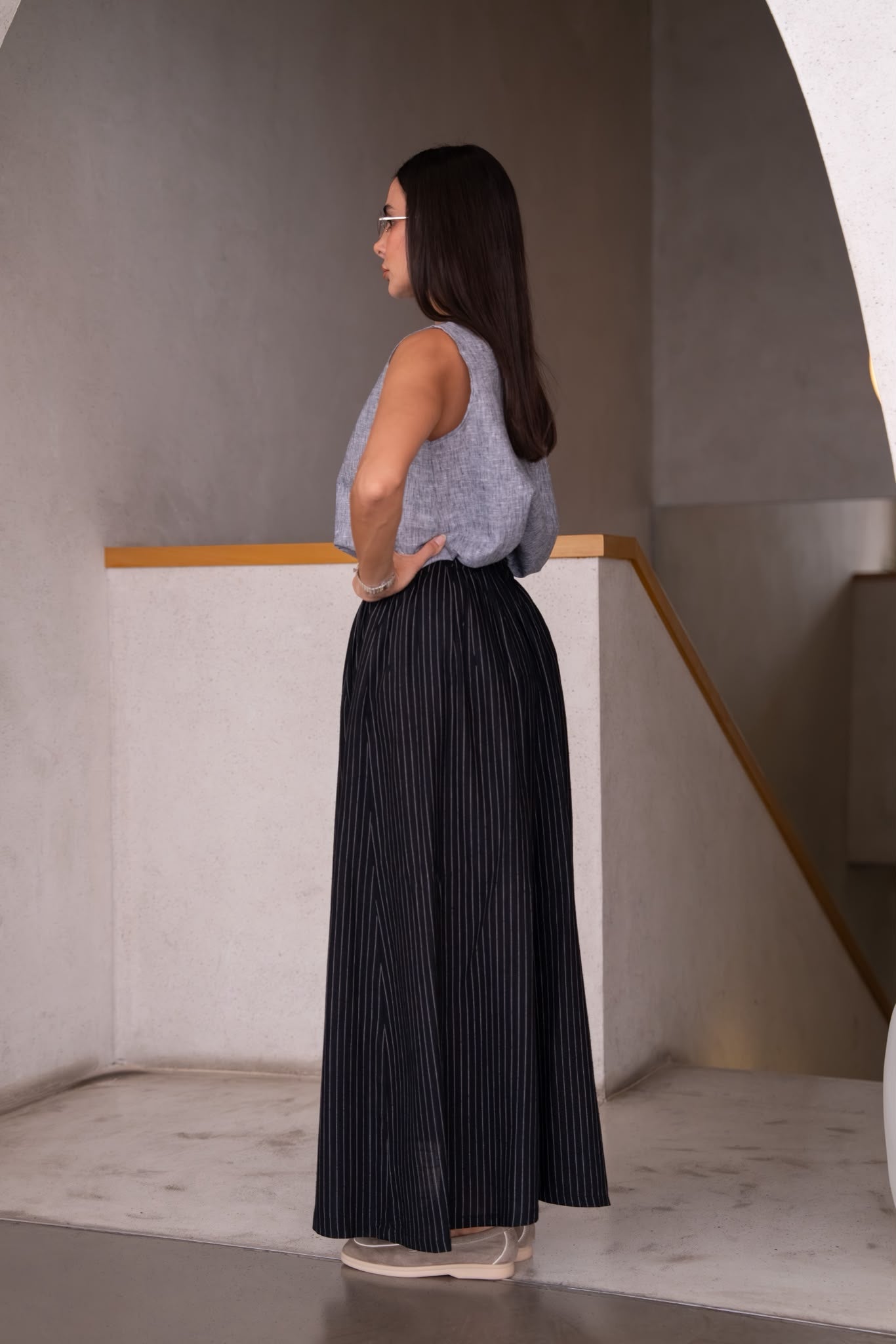 A blouse and skirt set.C:251