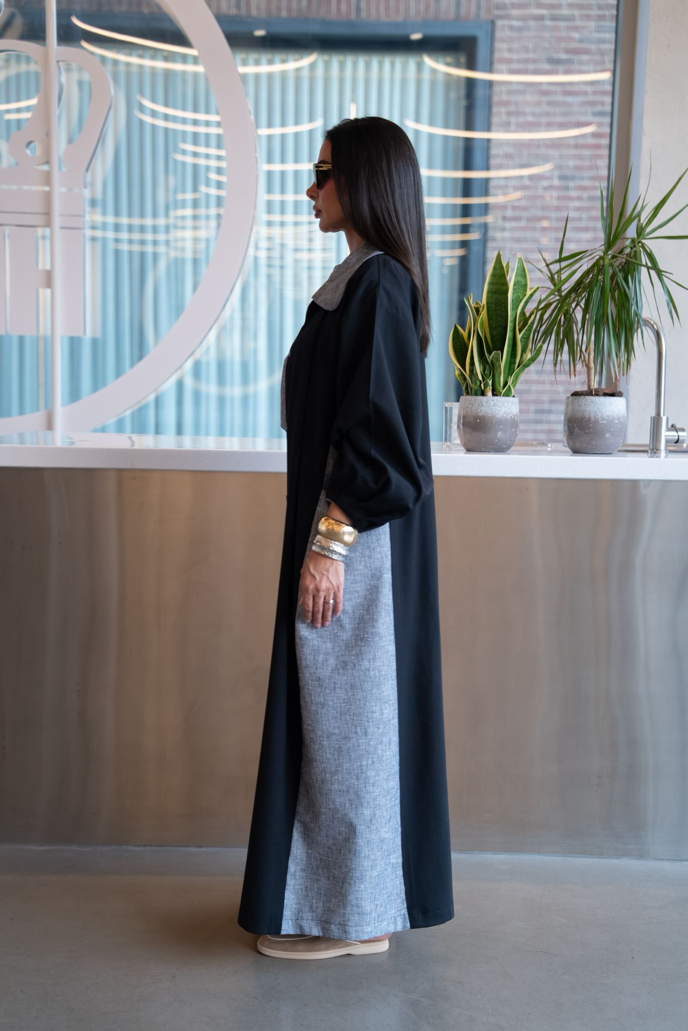 Linen abaya in black.C:6826