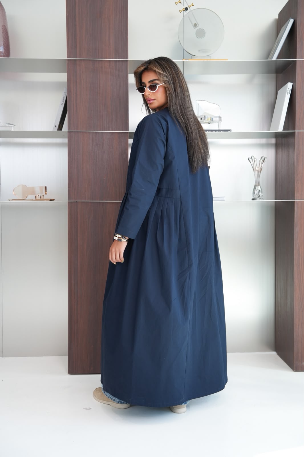 Crepe abaya in navy blue.C:6814
