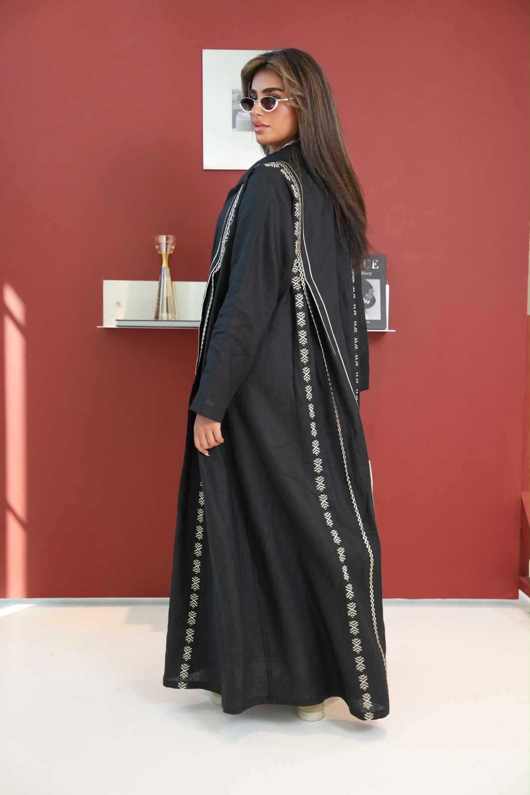 عباية لينن باللون الاسود مع تطريز .C:6683