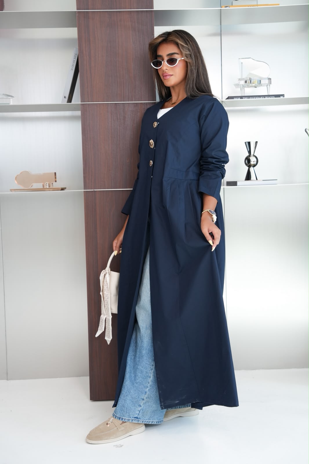 Crepe abaya in navy blue.C:6814