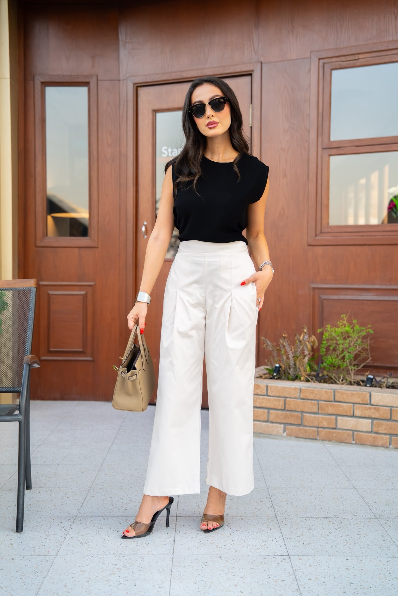 A blouse and pants set.C:250