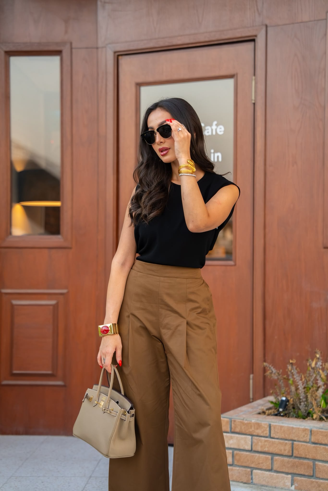 A blouse and crepe pants set.C:250