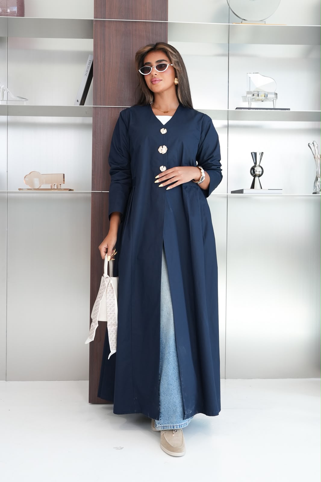 Crepe abaya in navy blue.C:6814