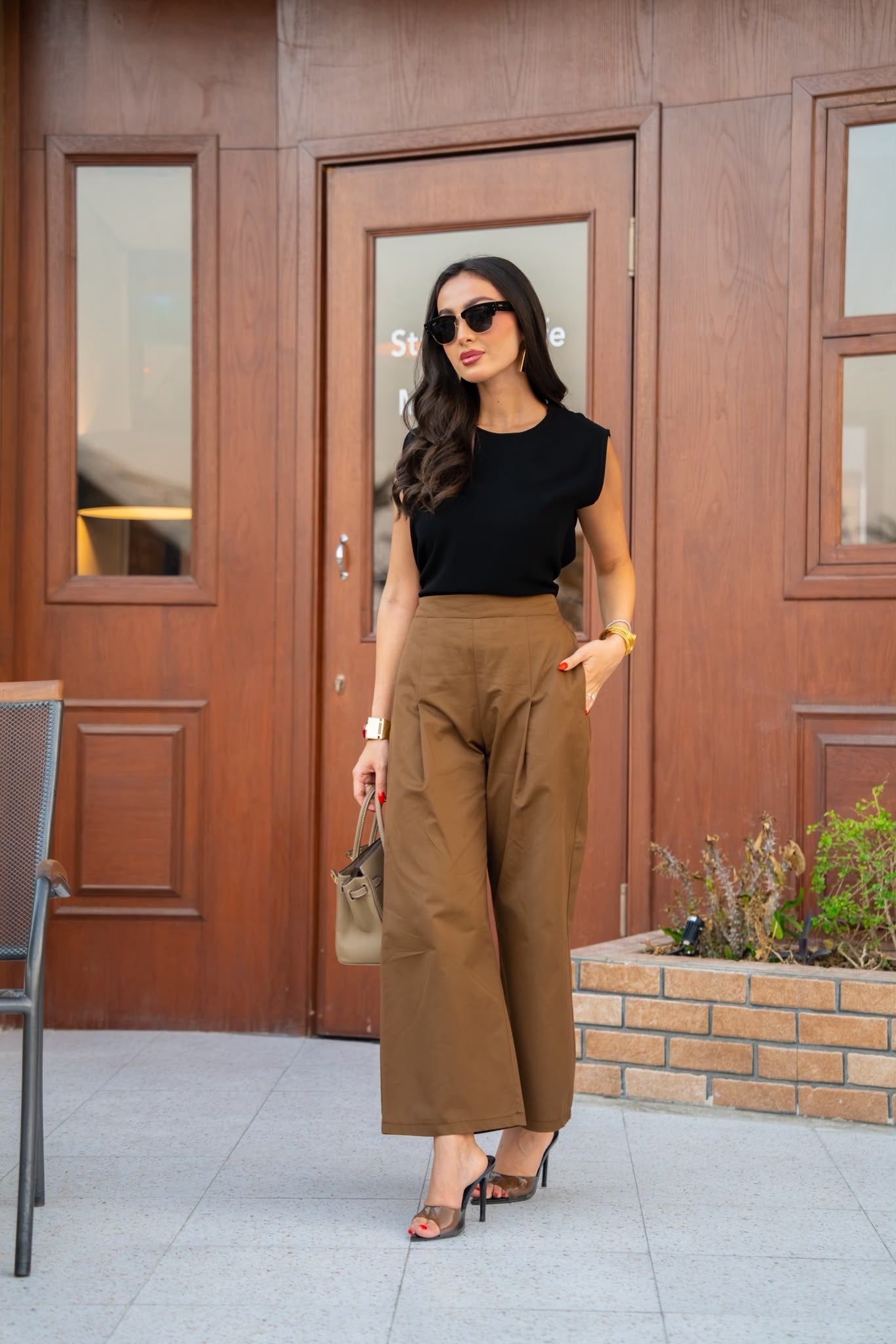A blouse and crepe pants set.C:250