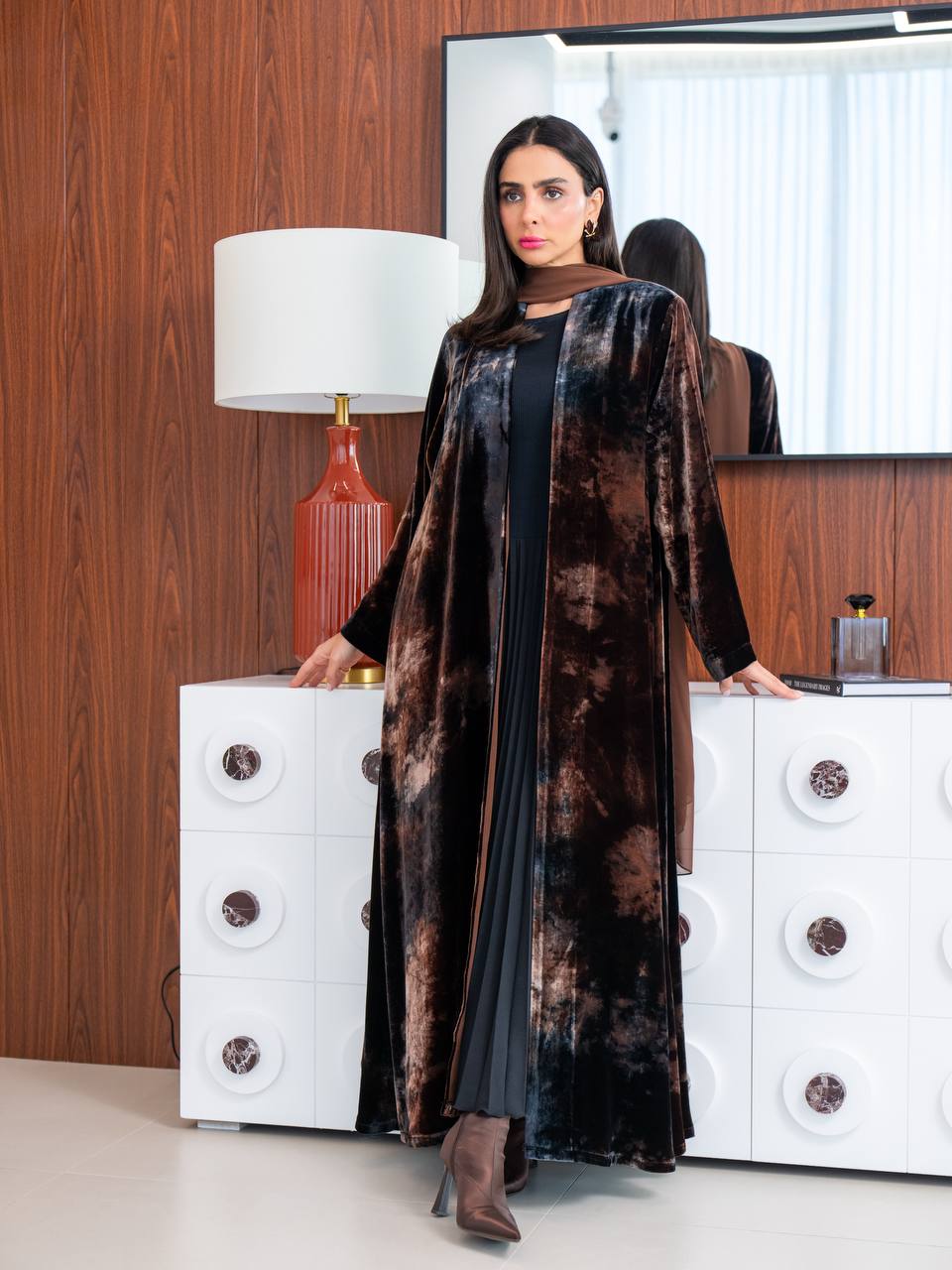Abaya made of patterned velvet. C:6739