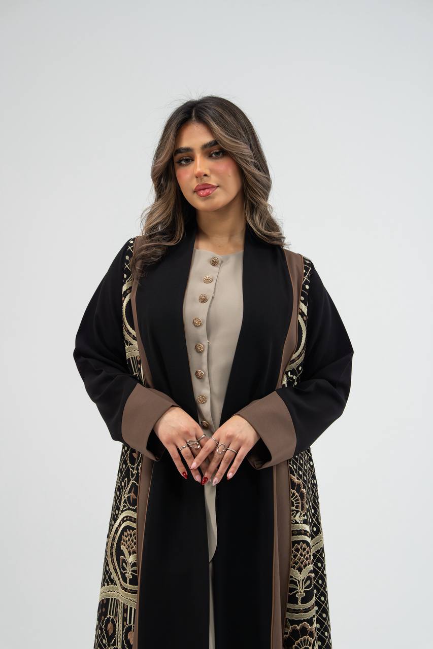 عباية كريب  باللون الاسود مع تطريز. C:6725 black crepe
