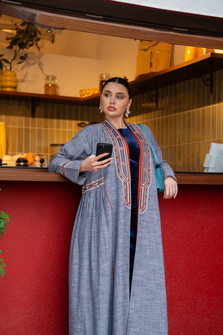 Linen abaya in gray with embroidery. C:6750