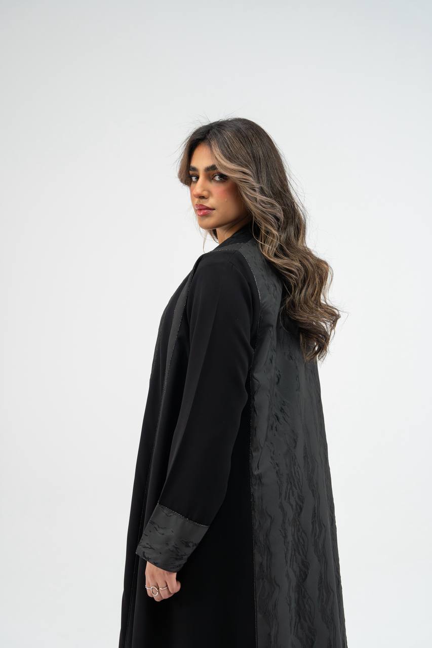 عباية بخام كريب مع الجاكار باللون الاسود . C: 6774 black crepe