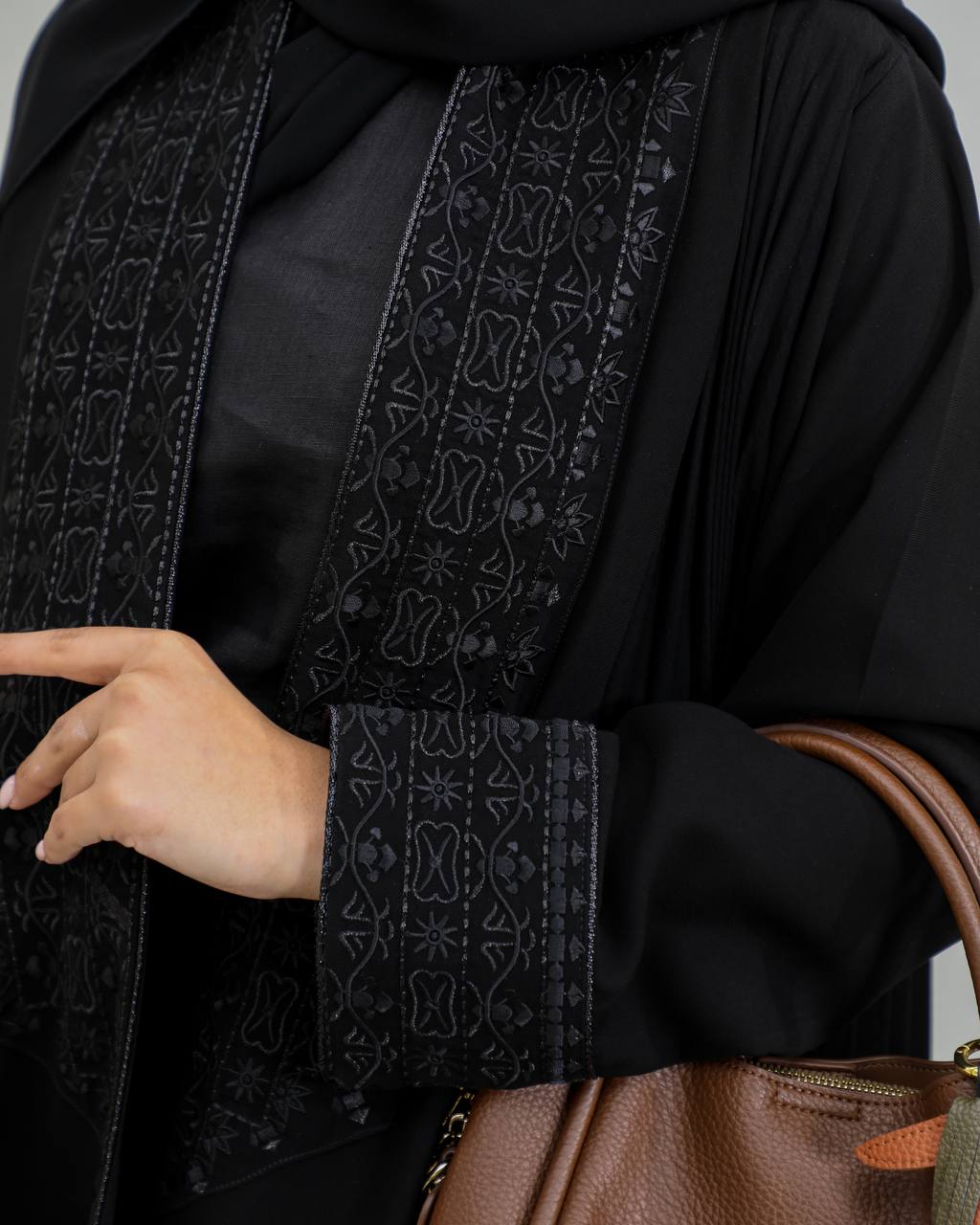 Black abaya, made of luxurious crepe fabric with embroidery C:6659