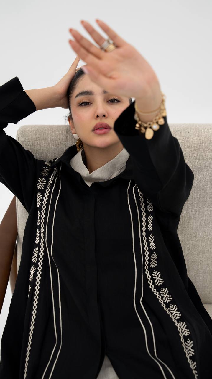 Linen abaya in black with embroidery. C:6683