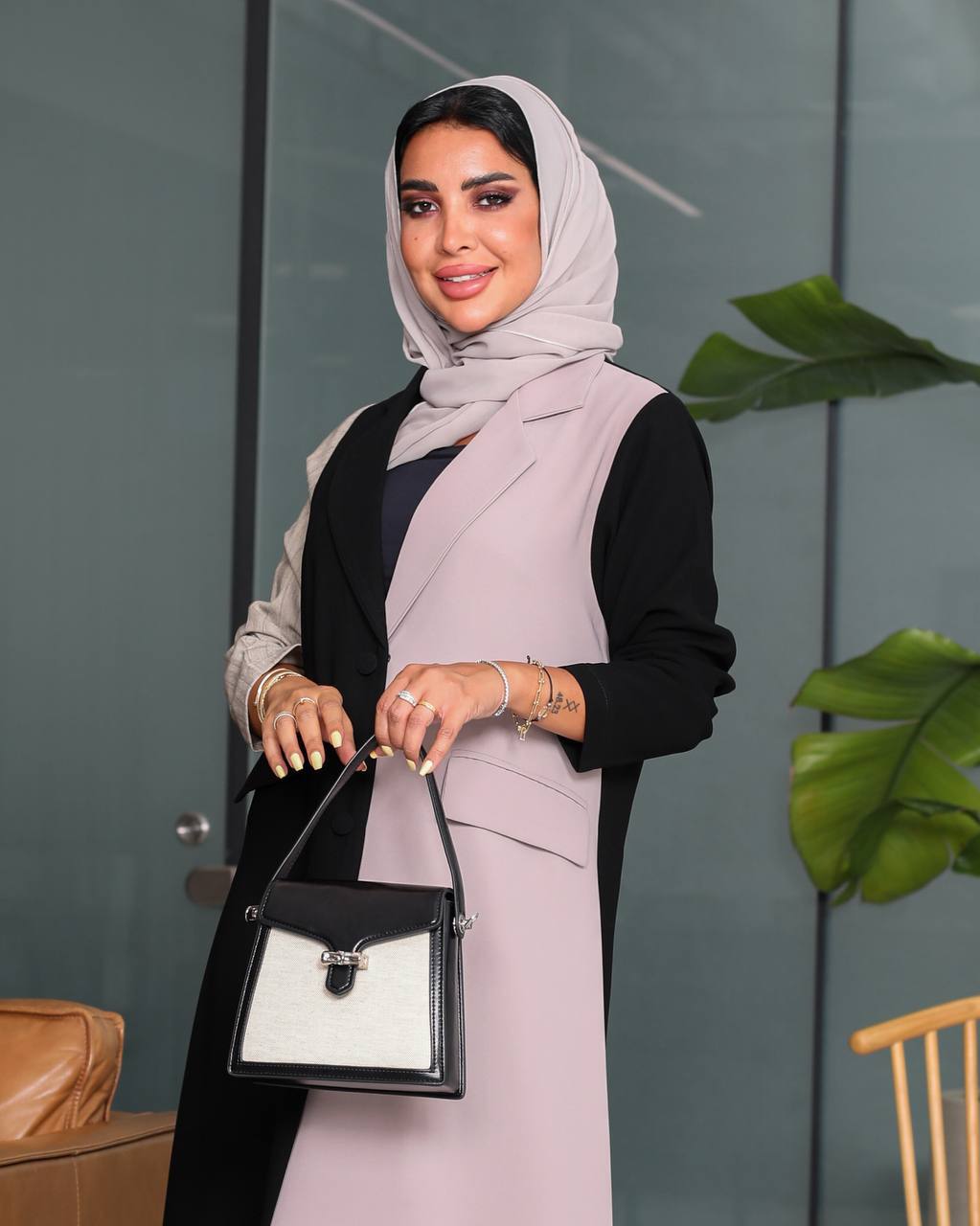 Crepe Abaya in two colors black and beige C:6538