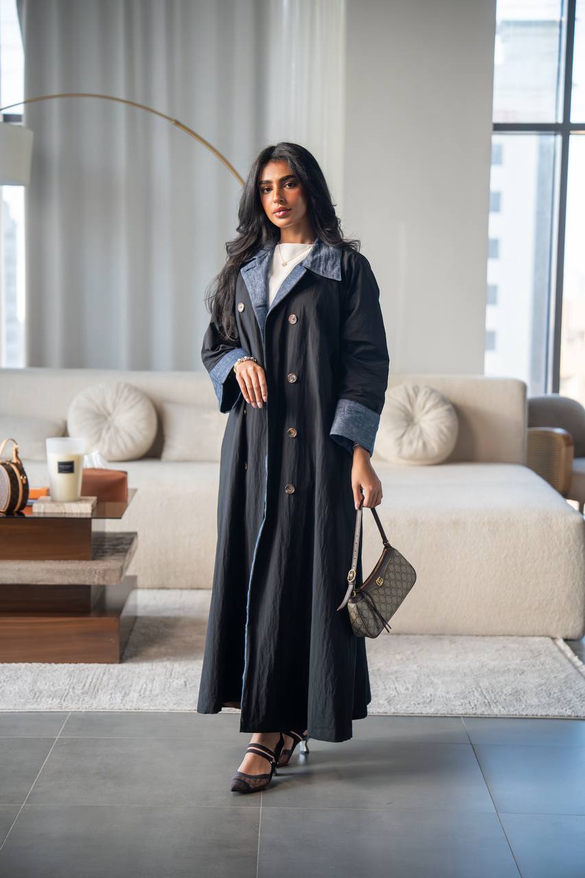 Black free size trench coat with jeans details. C:6656