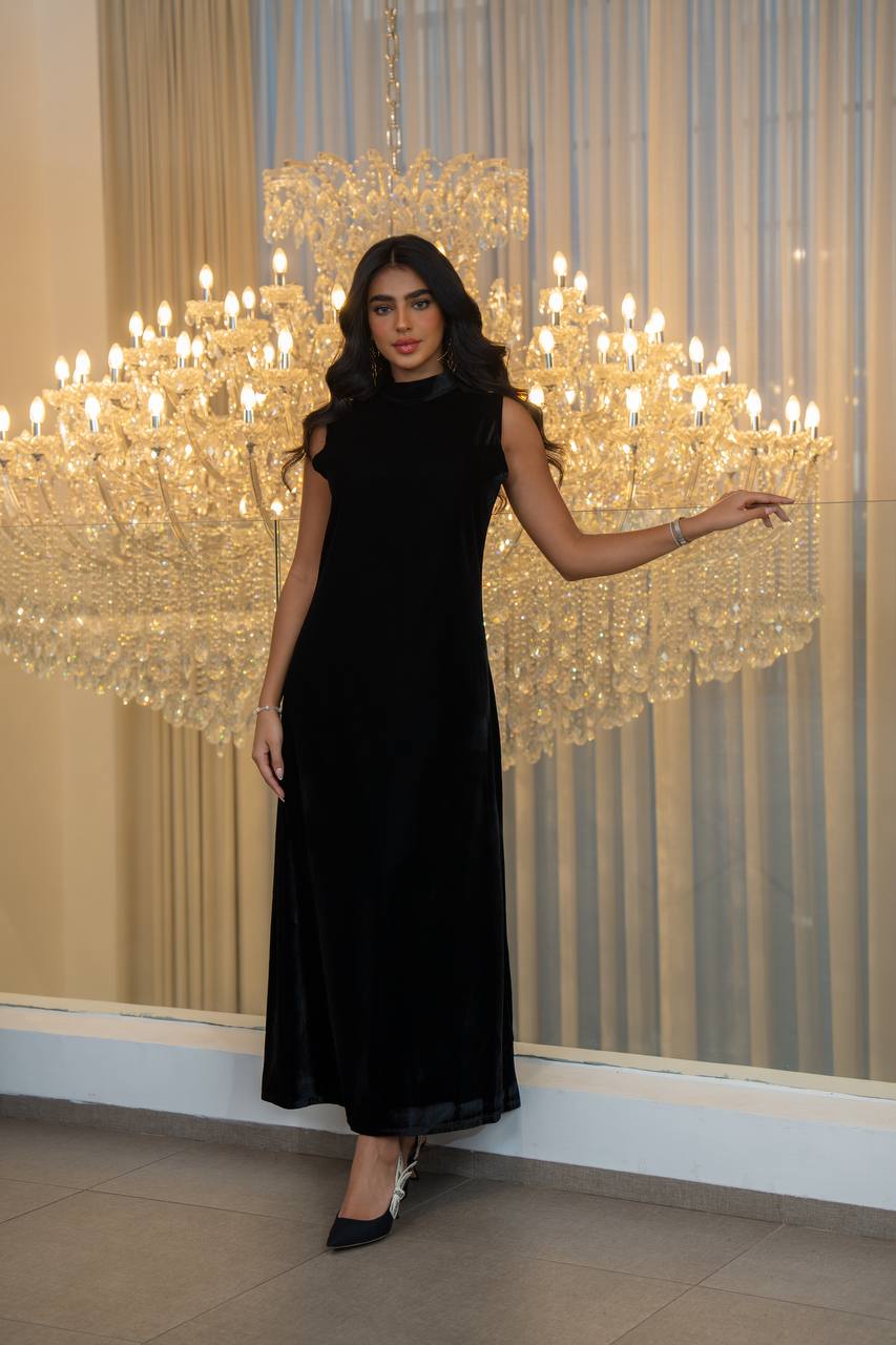 Black velvet dress.C:221