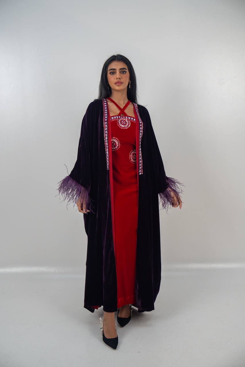 Velvet set with hand embellishment, consisting of a bisht and dress.C:6717