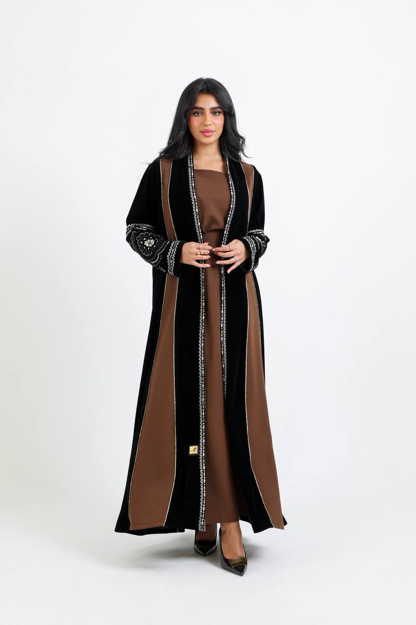 Velvet and crepe abaya with white embroidery. C:6720