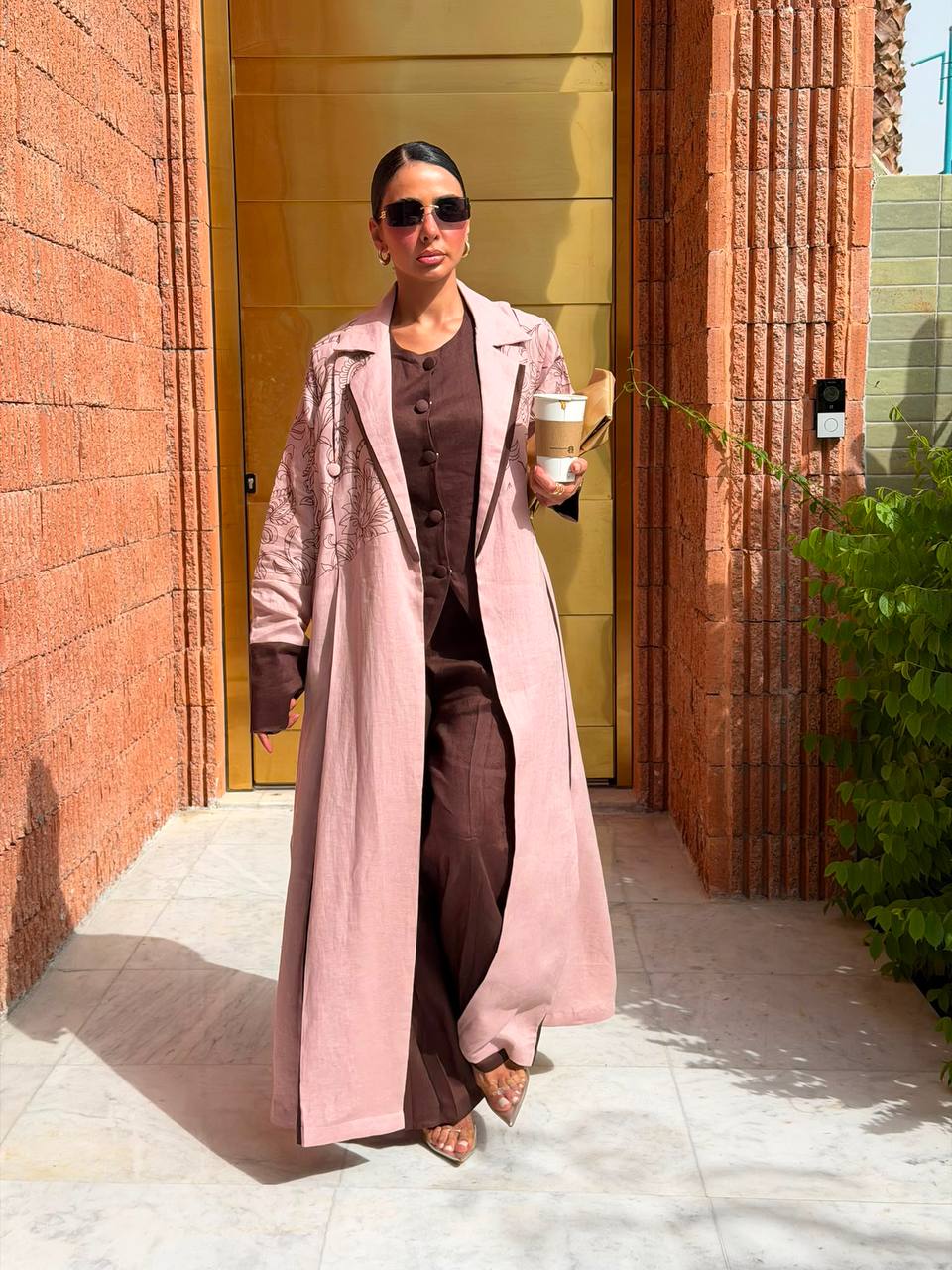 Flesh-colored linen blazer abaya with embroidery.C:6793