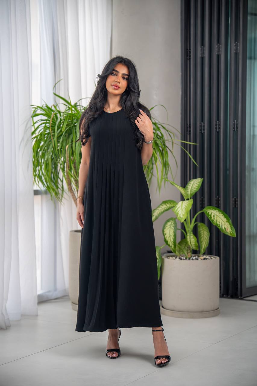 Practical black crepe dress C:199