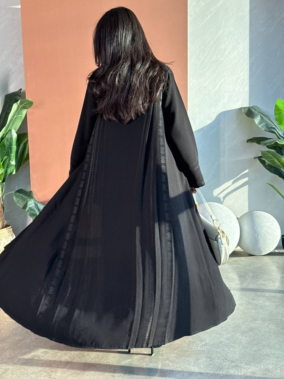 Crepe abaya set with a blouse and pants, in black.C:6671 Set