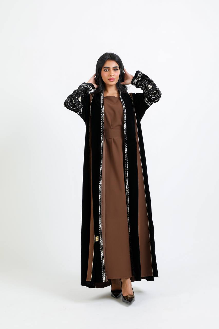 Velvet and crepe abaya with white embroidery. C:6720