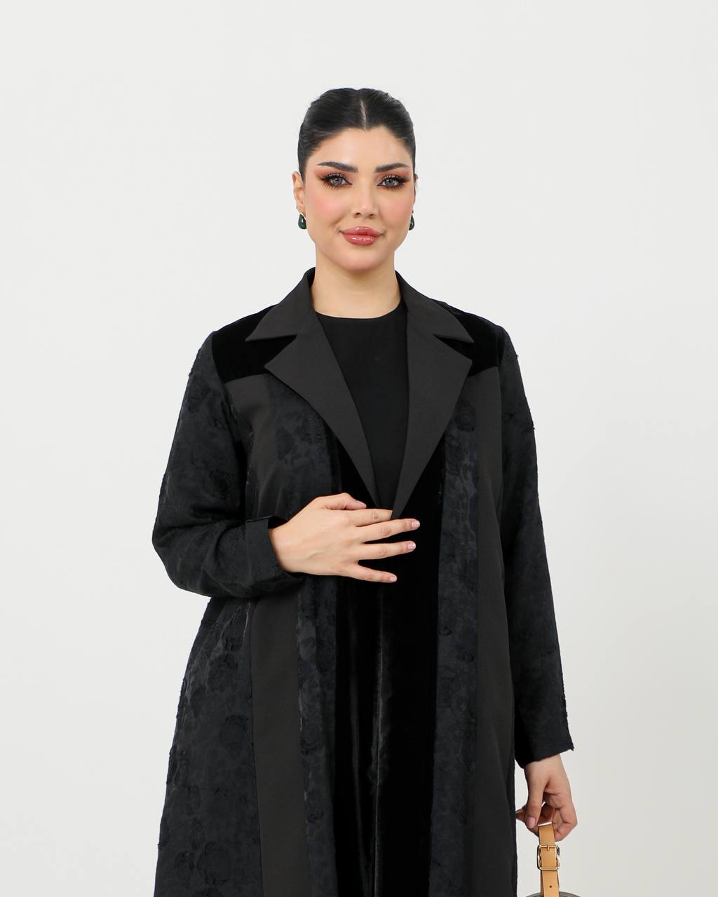 Crepe blazer abaya with velvet, in black color . 6729
