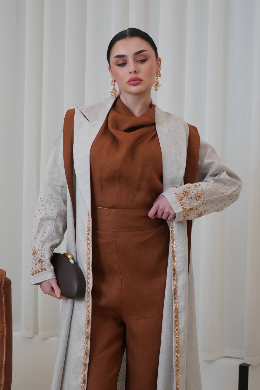 عباية بليزر لينن باللون البيج مع شك يدوي . C:6751